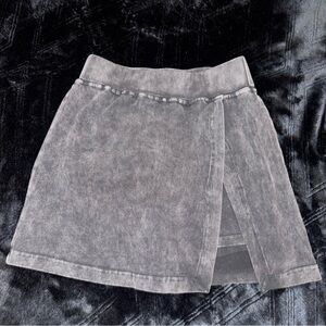 Gray acid wash stretchy skort
